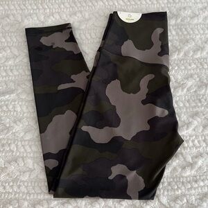 Offline by Aerie - Real Me -Green Camo Print 7/8 High-Rise Legging - Size Large